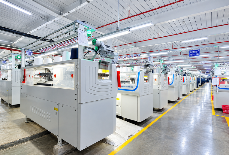 Knitwear production thread spools